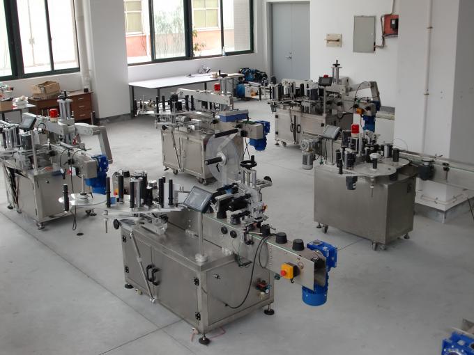 Квадратна пляшка з двостороннім горизонтальним етикетуванням звичайний або нерегулярний контейнер