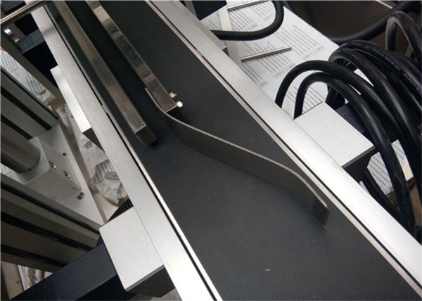 Машина для автоматичного маркування верхньої частини пляшок / банок / контейнерів