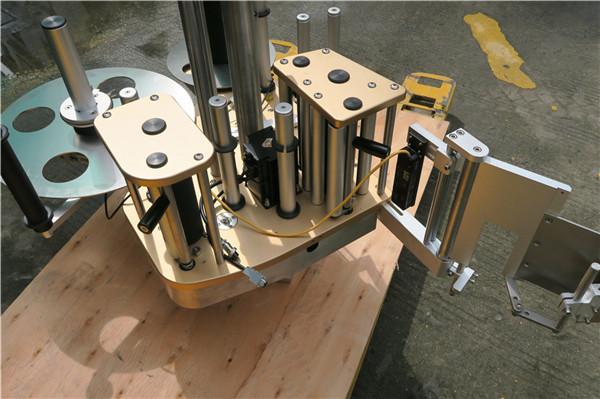 Високошвидкісна ротаційна наклейка для етикетування з функцією обертання