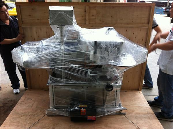 Аплікатор для наклейки на наклейку 45 м / хв для пляшок з водою квадратних / круглих / плоских вод