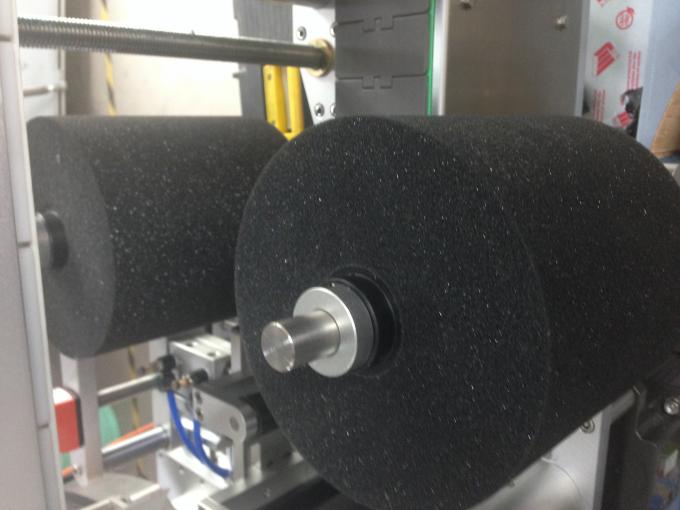 Server Motor Bottle Labeler Machine For Round / Flat / Sqaure Bottle