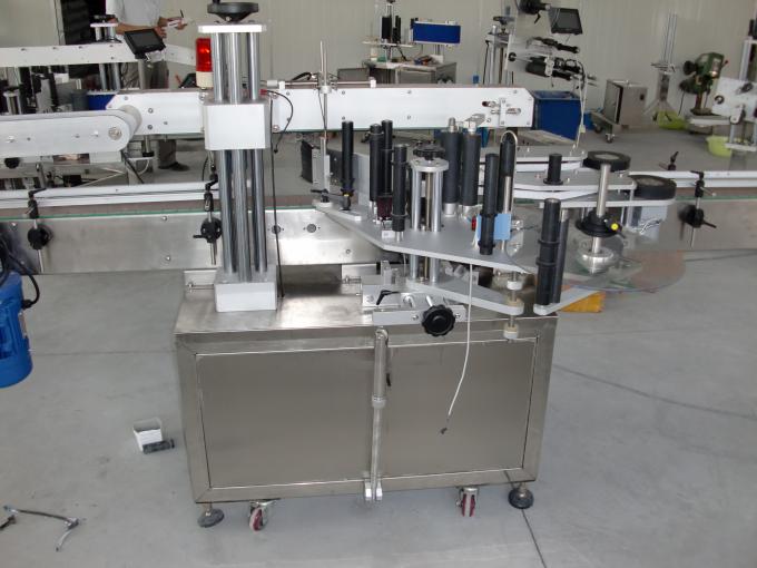 Пластмасові та скляні пляшки PLC контролюють автоматичний подвійний бічний наклейочний сервомотор