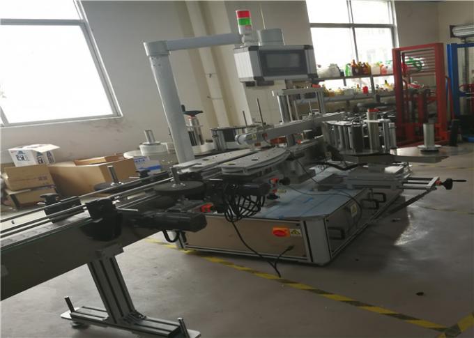 Машина для етикетування самоклеючої наклейки для етикеток для хімічних, пластикових пляшок для води, 3 етикетки