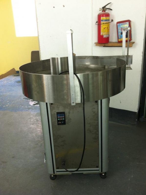 Повноавтоматичне обладнання для нанесення самоклеючих етикеток з двосторонньої сторони