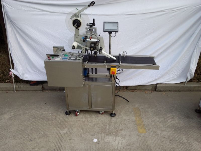 Китайський сервопривод для нанесення етикеток із плоскою поверхнею ручної сумки від відомого постачальника Telta